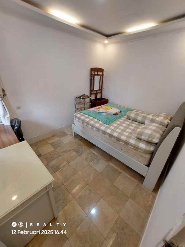 dijual villa komplek dago giri