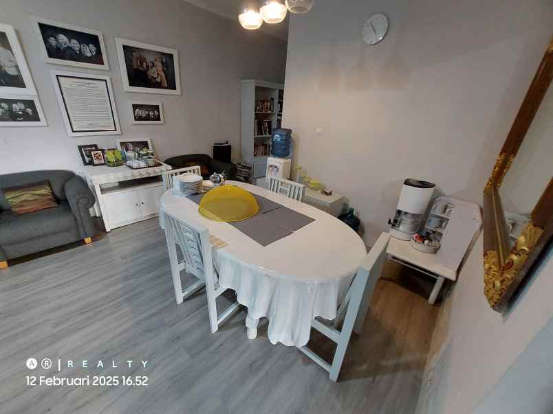 dijual villa komplek dago giri