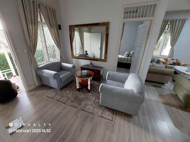 dijual villa komplek dago giri