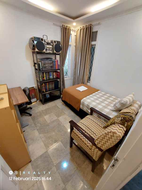 dijual villa komplek dago giri