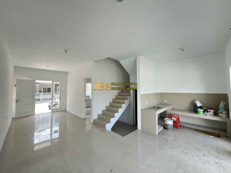 dijual villa komplek graha metropolitan