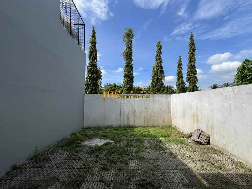 dijual villa komplek graha metropolitan