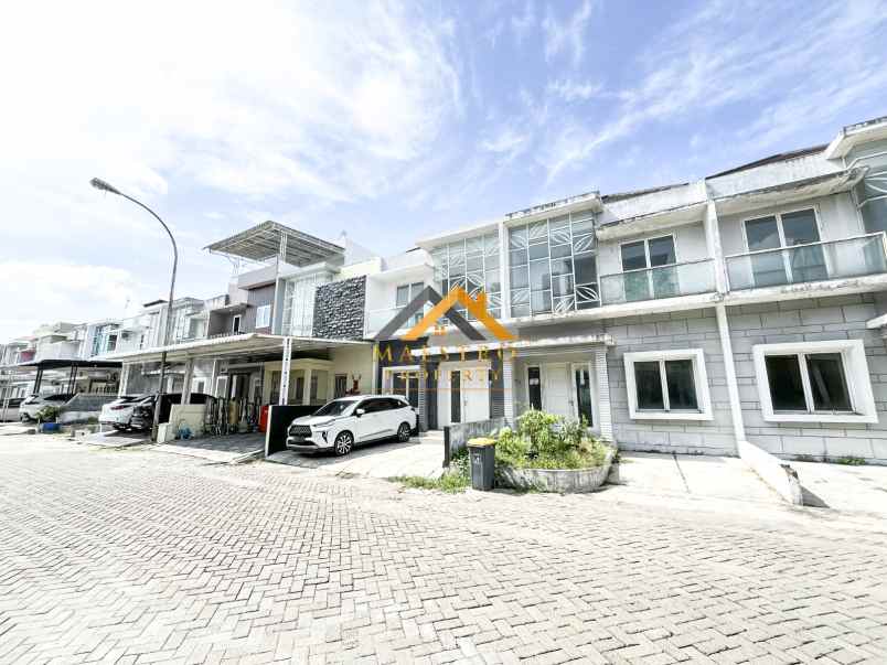 dijual villa komplek graha metropolitan