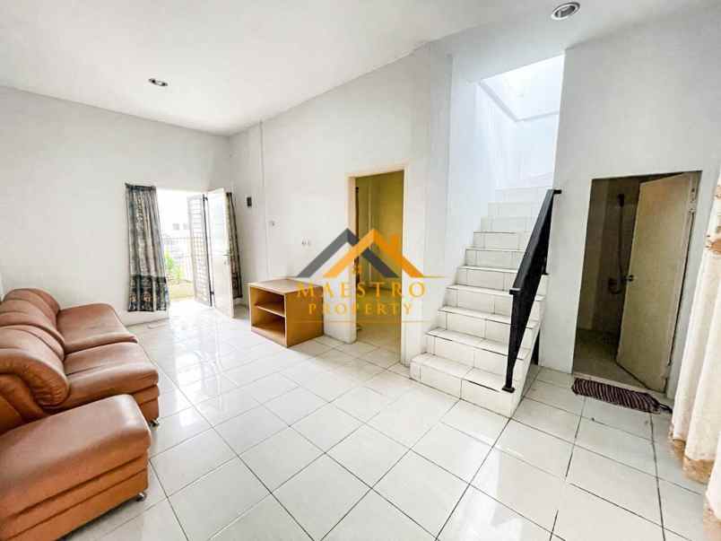 dijual villa komplek grand menteng