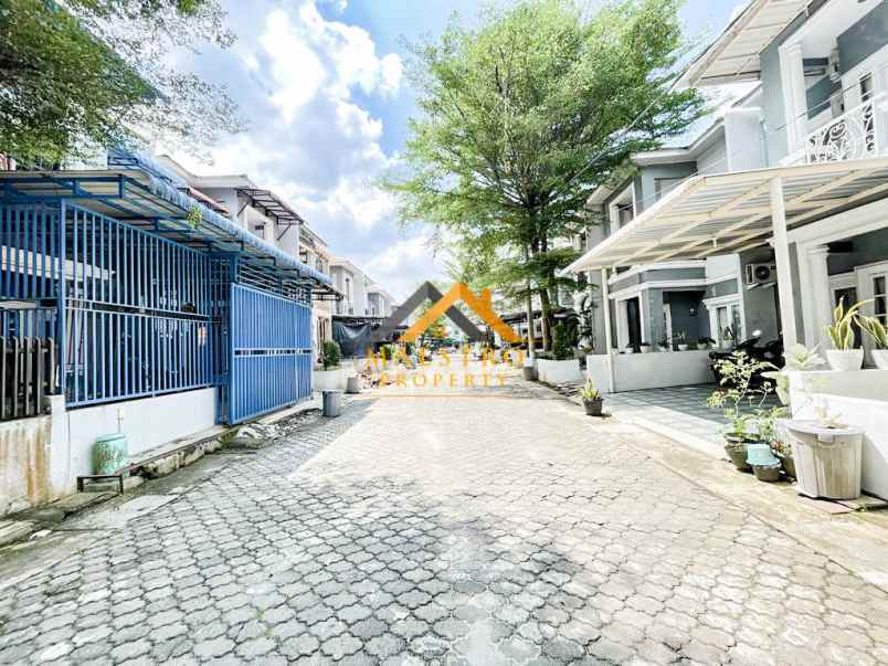 dijual villa komplek grand menteng