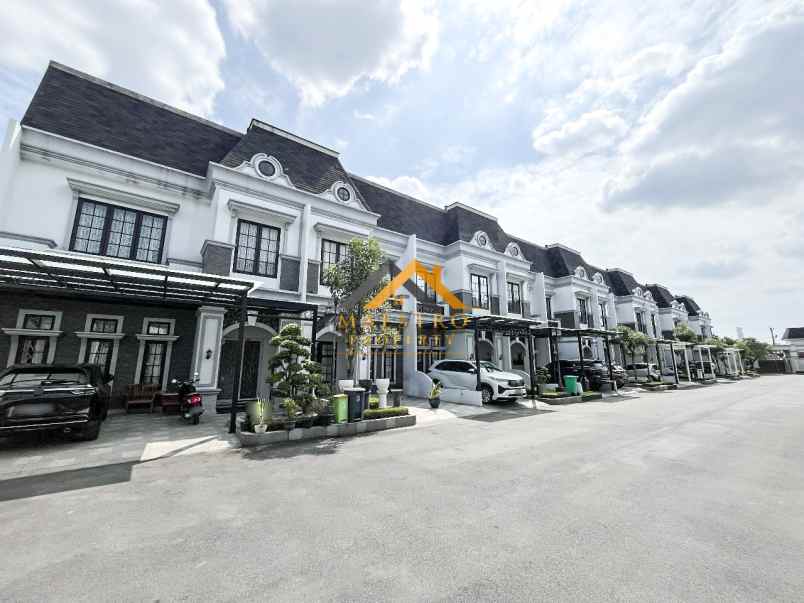 dijual villa komplek marriott residence