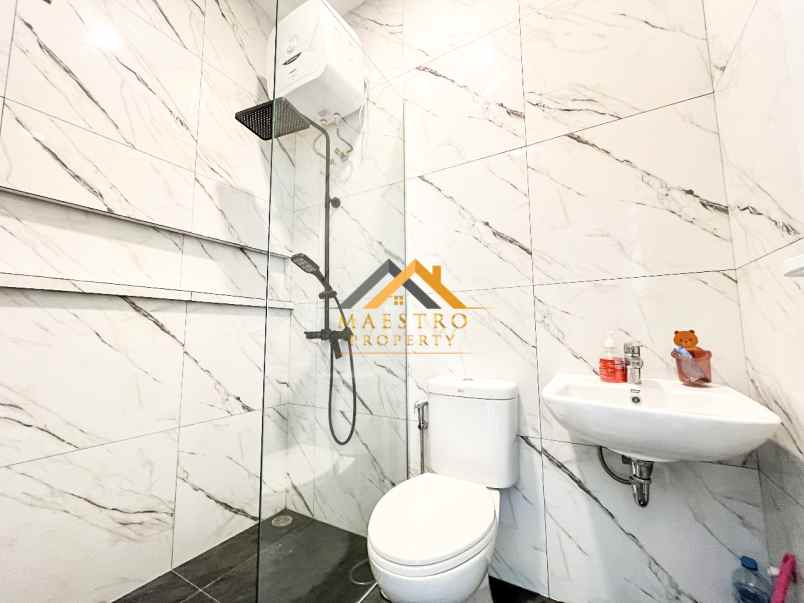 dijual villa komplek marriott residence