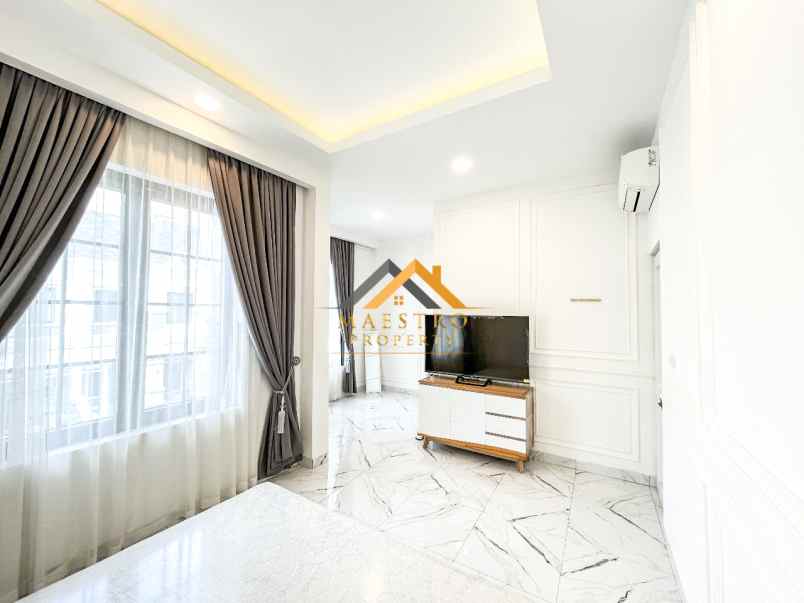 dijual villa komplek marriott residence