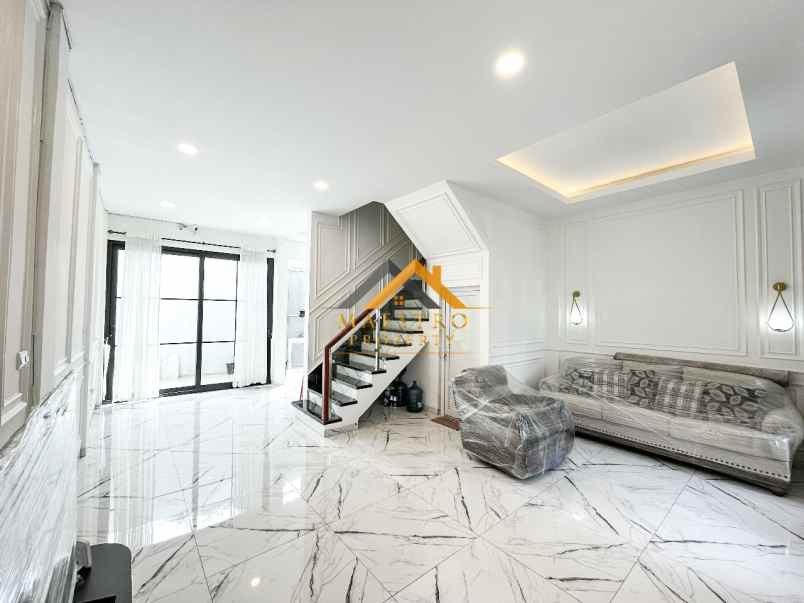 dijual villa komplek marriott residence