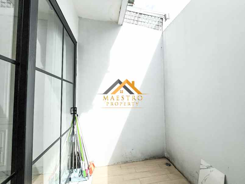 dijual villa komplek marriott residence