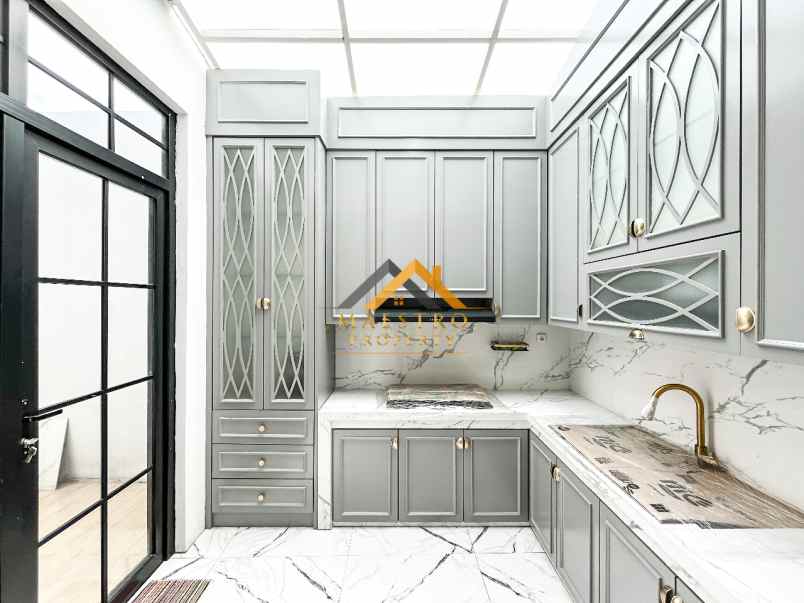 dijual villa komplek marriott residence