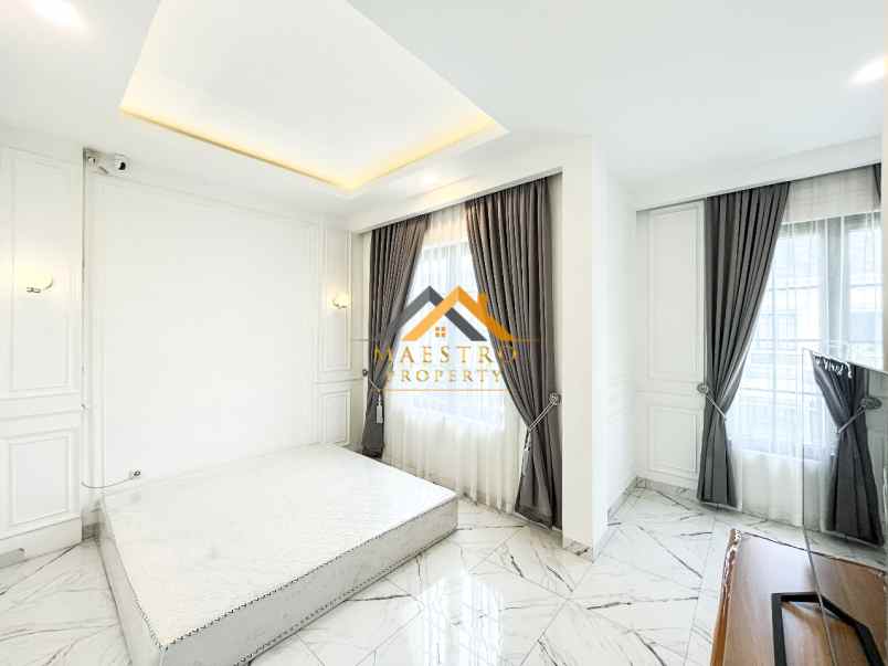 dijual villa komplek marriott residence