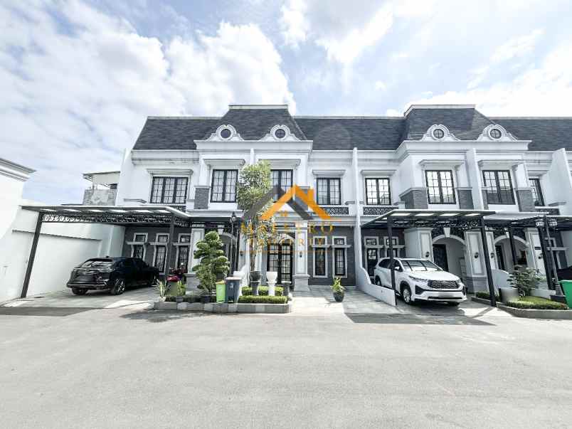 dijual villa komplek marriott residence