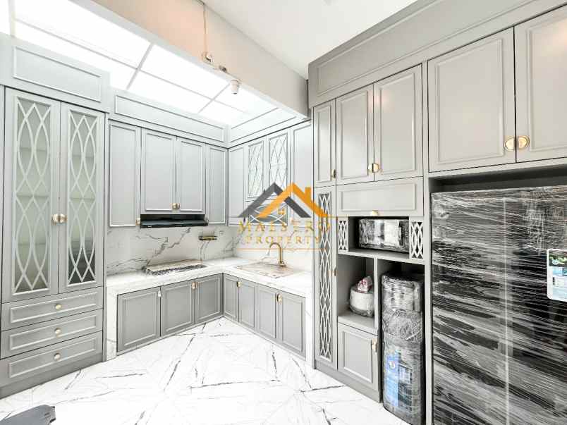 dijual villa komplek marriott residence