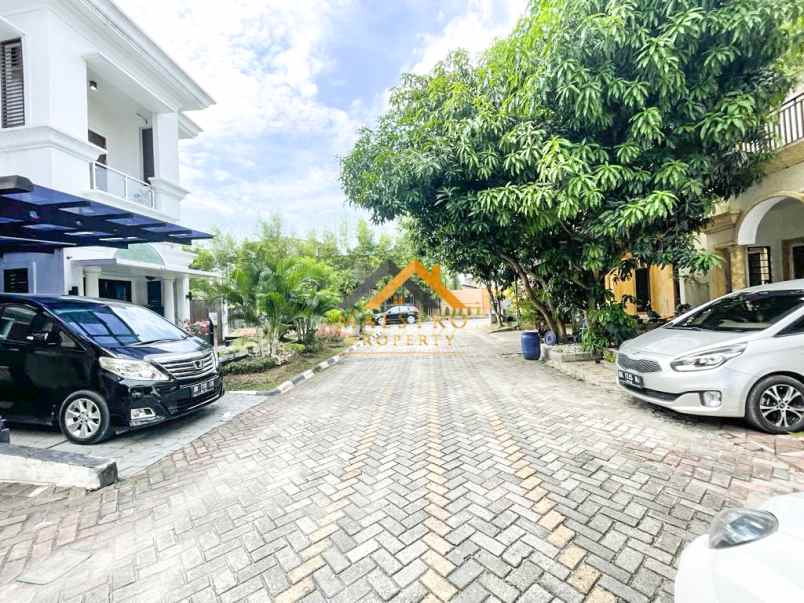 dijual villa komplek somerset regency jl sunggal