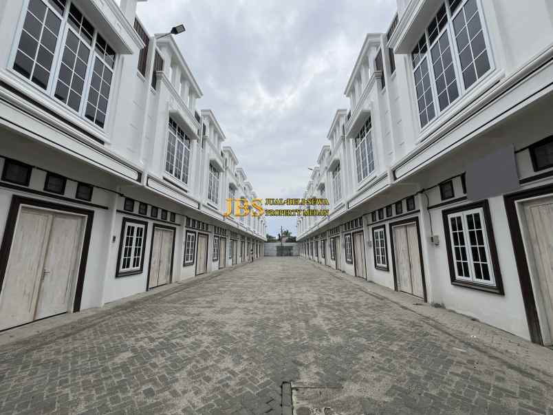 dijual villa komplek union mentari