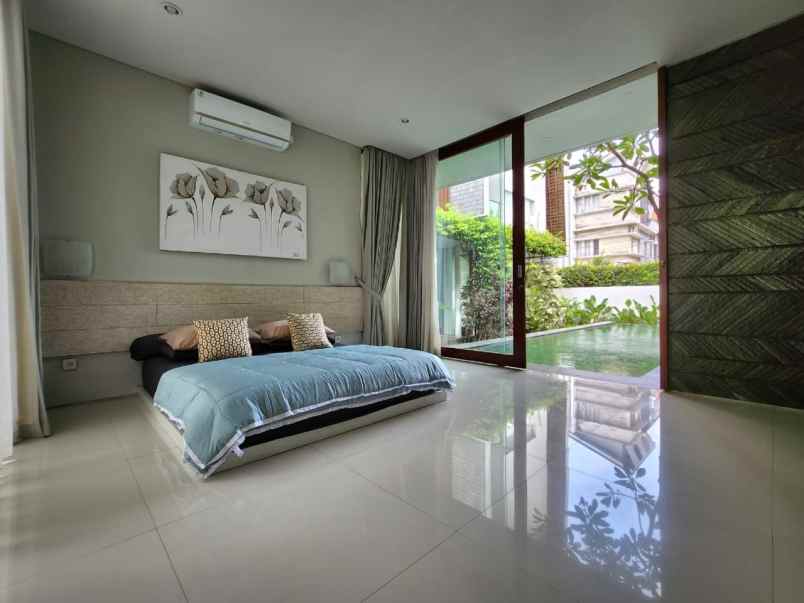 dijual villa lantai 2 lokasi puri gading