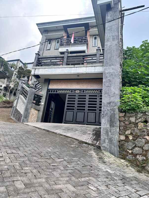 dijual villa lobanyu pencalukan