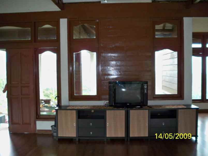 dijual villa megamendung