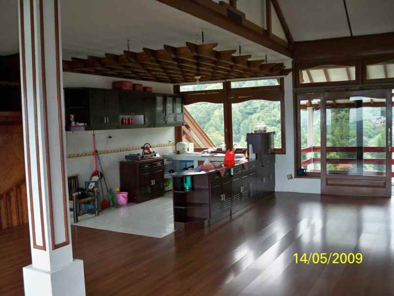 dijual villa megamendung