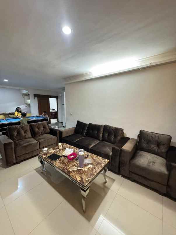 dijual villa modern lokasi di panderman batu