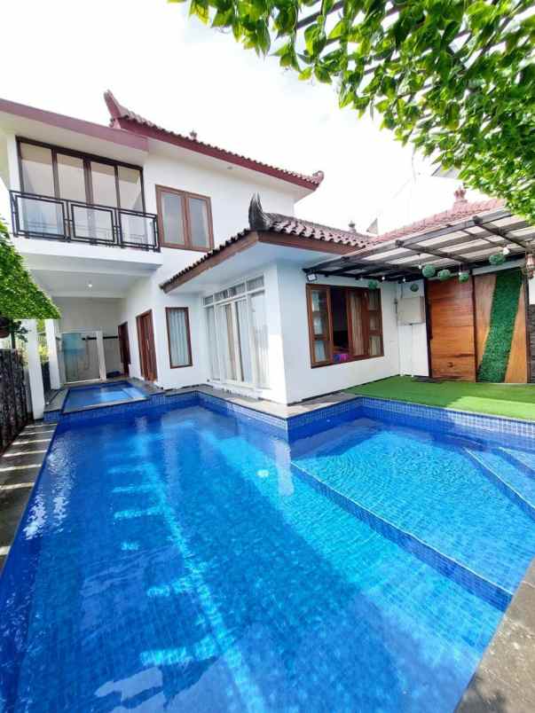 dijual villa modern lokasi di panderman batu