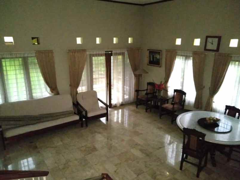 dijual villa tugu selatan cisarua