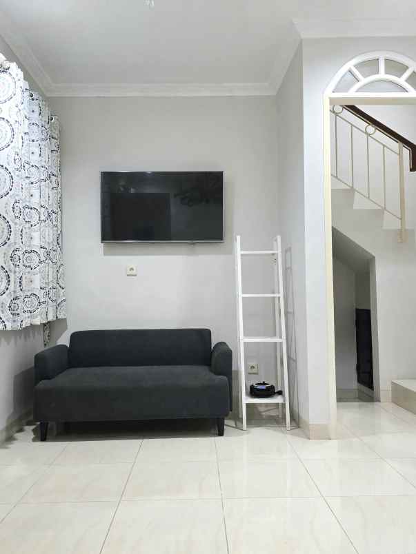 disewakan rumah 2 lantai daerah bsd nego tipis