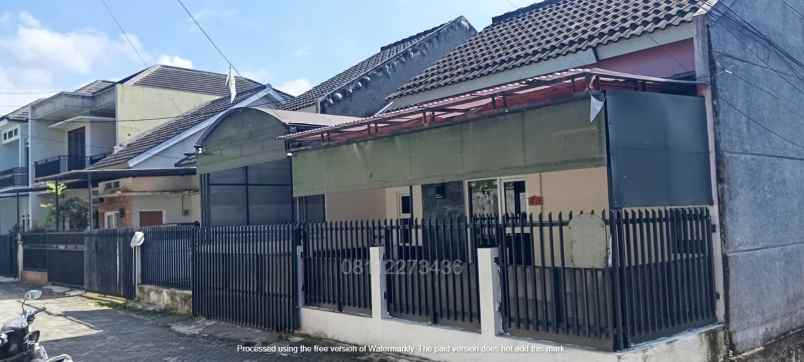 disewakan rumah cibaligo dengan carport dan garasi