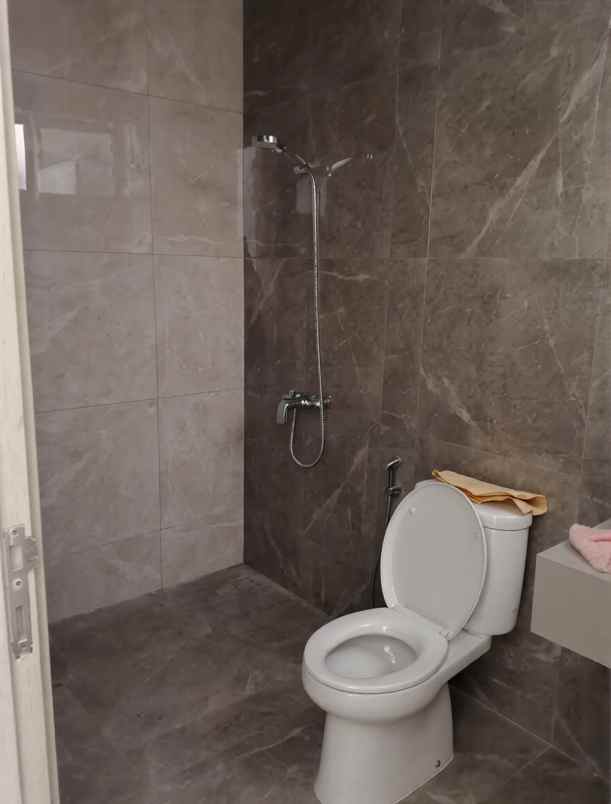 disewakan rumah cluster kelimutu asya jgc