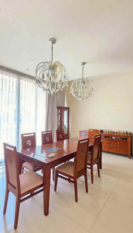 disewakan rumah jalan pakuwon indah