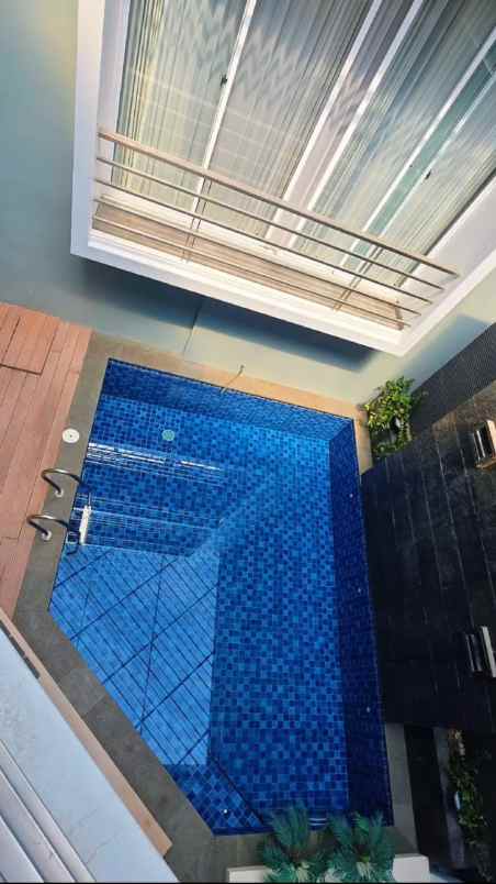 disewakan rumah jalan pakuwon indah