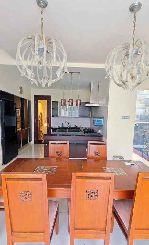 disewakan rumah jalan pakuwon indah