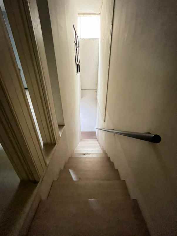 disewakan rumah jalan setrasari