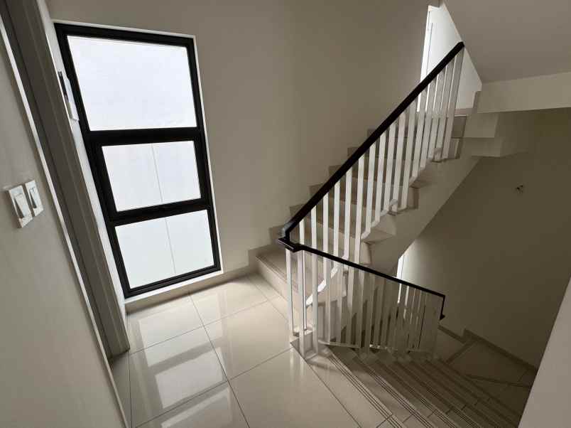 disewakan rumah maison de wisteria metland