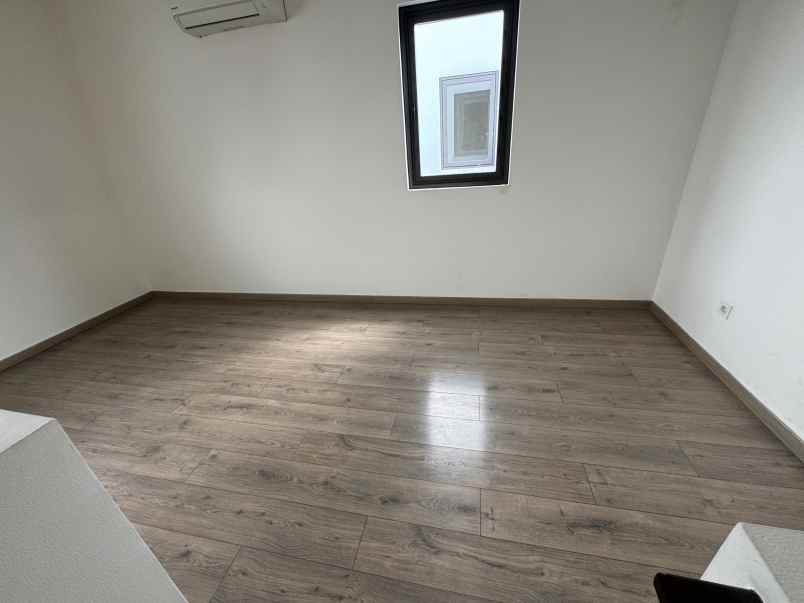 disewakan rumah maison de wisteria metland