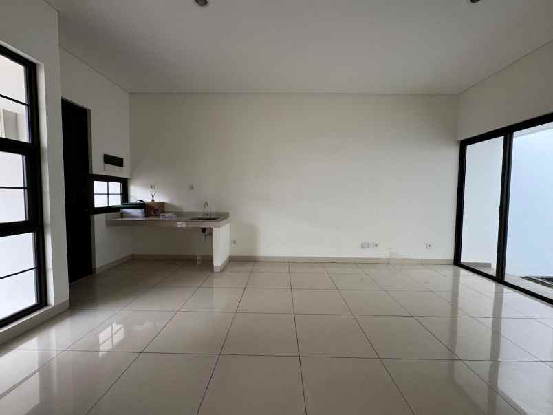 disewakan rumah maison de wisteria metland