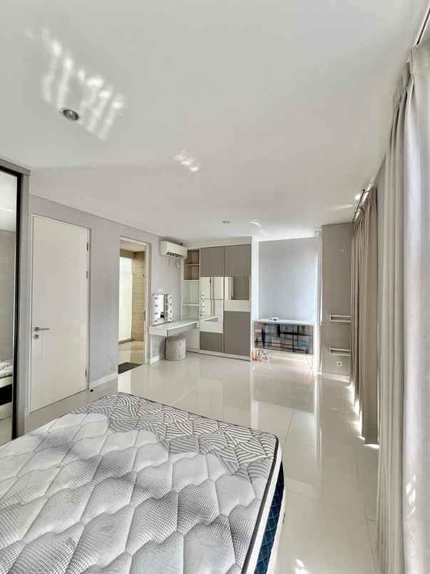 disewakan rumah pakuwon city