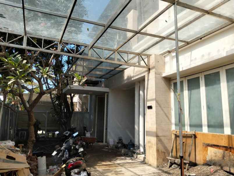 disewakan rumah palm beach pakuwon city