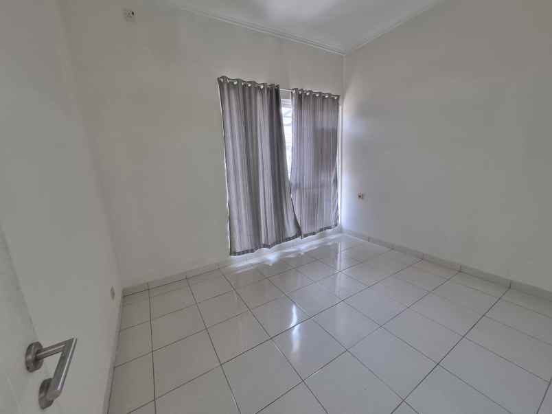 disewakan rumah suvarna sutera cluster fedora