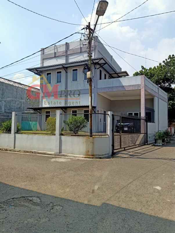 djual rumah 2 5 lantai di komplek cibolerang