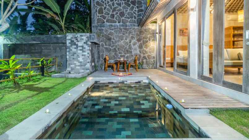 for sale a prime land and villa complex