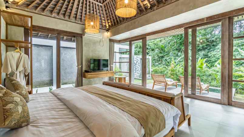 for sale a prime land and villa complex