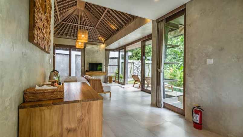 for sale a prime land and villa complex