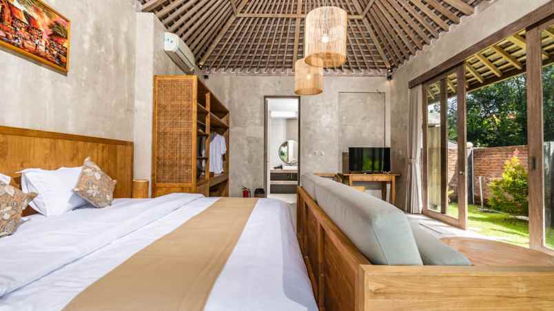 for sale a prime land and villa complex