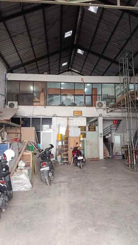 gudang gunung anyar dan kantor 2 lantaisiap pakai