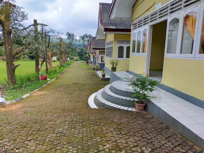 jual hotel resort bagus di kawasan megamendung bogor