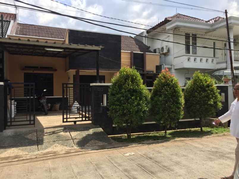 jual rumah di jatiwaringin asri kawasan elit