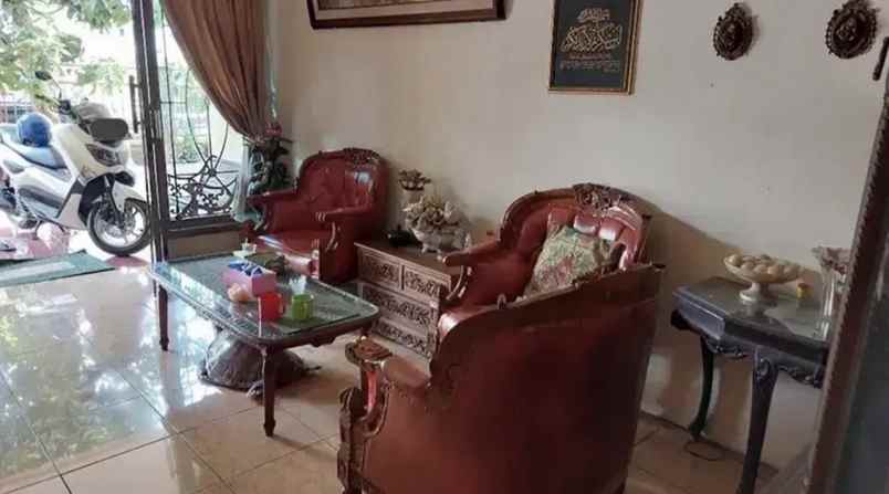 jual rumah dua lantai di perum billymoon jakarta timur