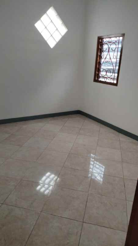 jual rumah petojo 3 lantai